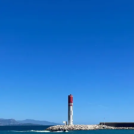 Appartement Centre Dernier Etage 2 Pieces Antibes