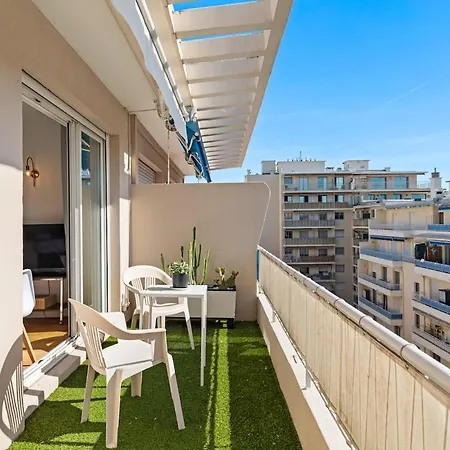 Centre Dernier Etage 2 Pièces * Antibes