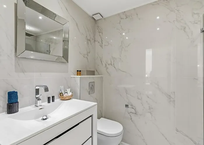 Centre Dernier Etage 2 Pieces * Antibes