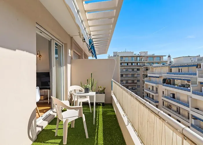 Centre Dernier Etage 2 Pièces * Antibes